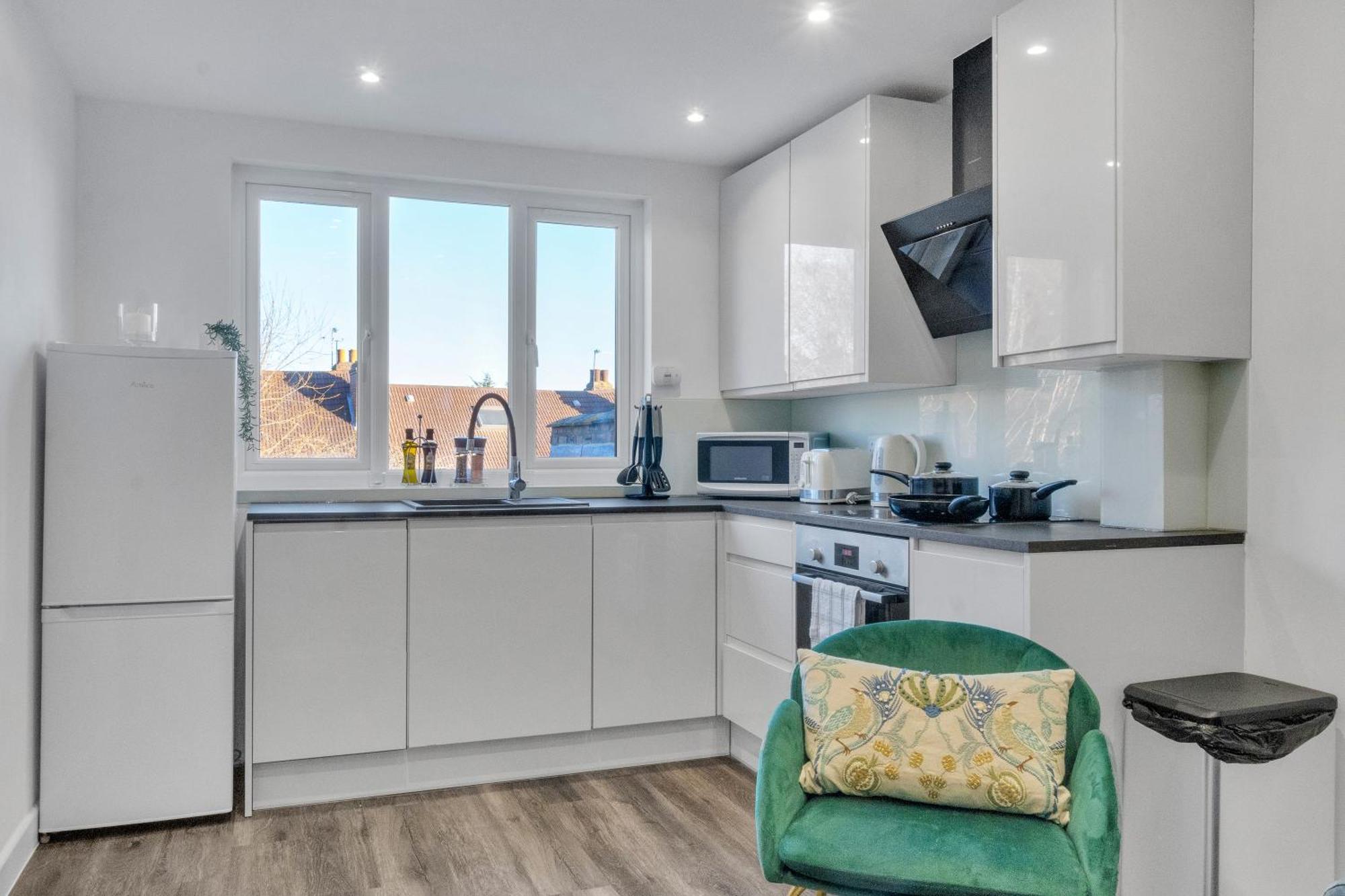 Homely North London Apartments Hendon The Hyde Екстериор снимка
