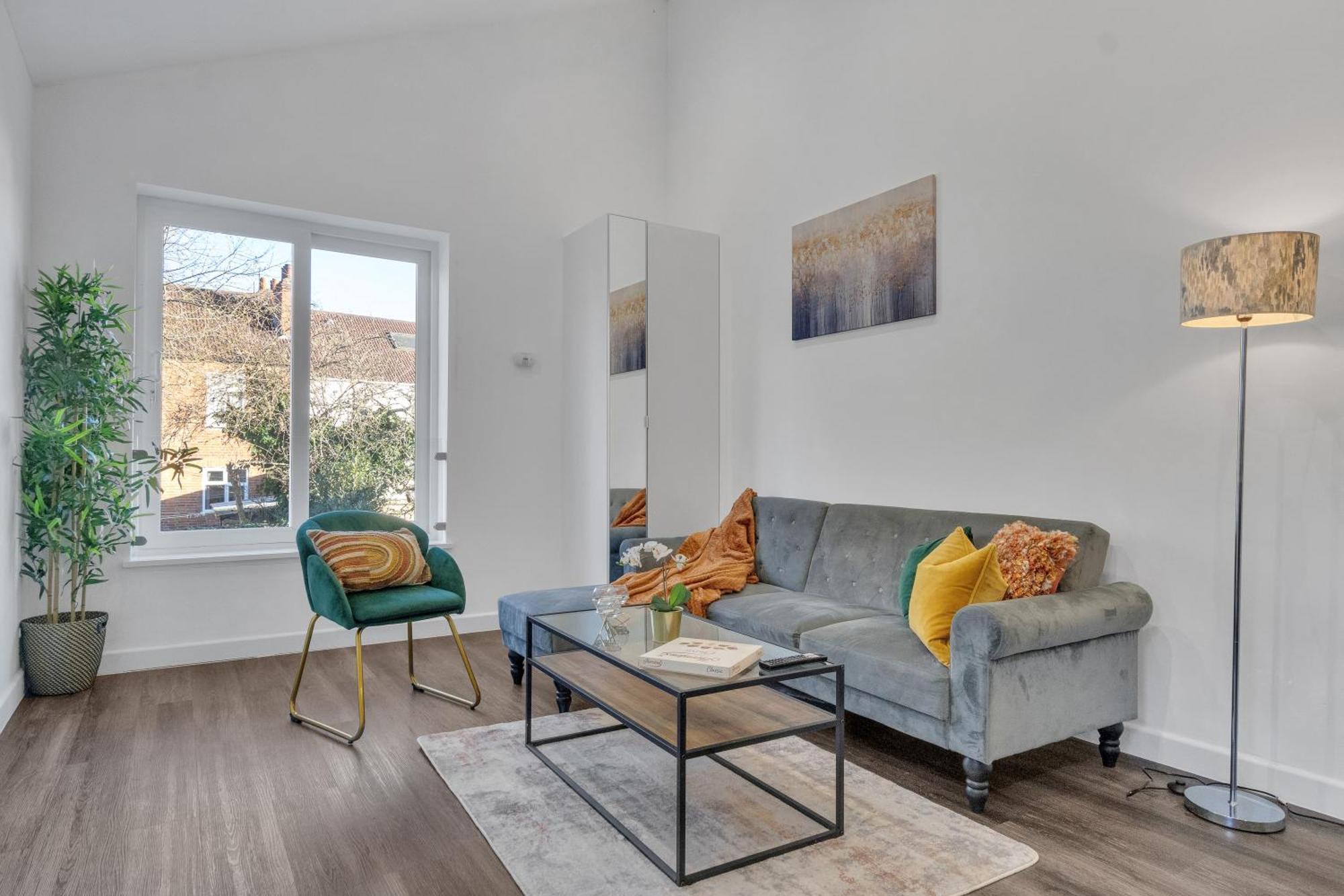 Homely North London Apartments Hendon The Hyde Екстериор снимка