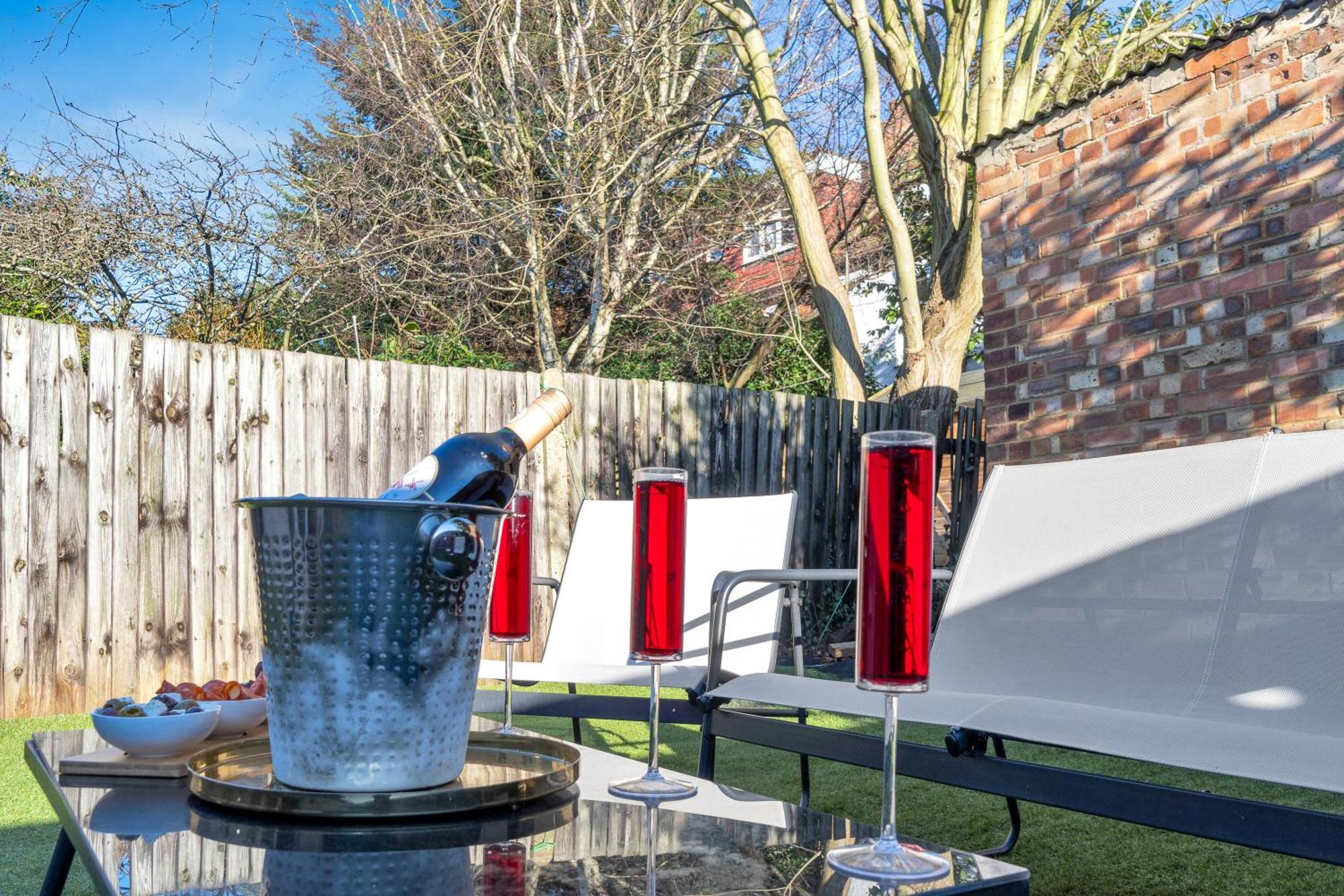 Homely North London Apartments Hendon The Hyde Екстериор снимка