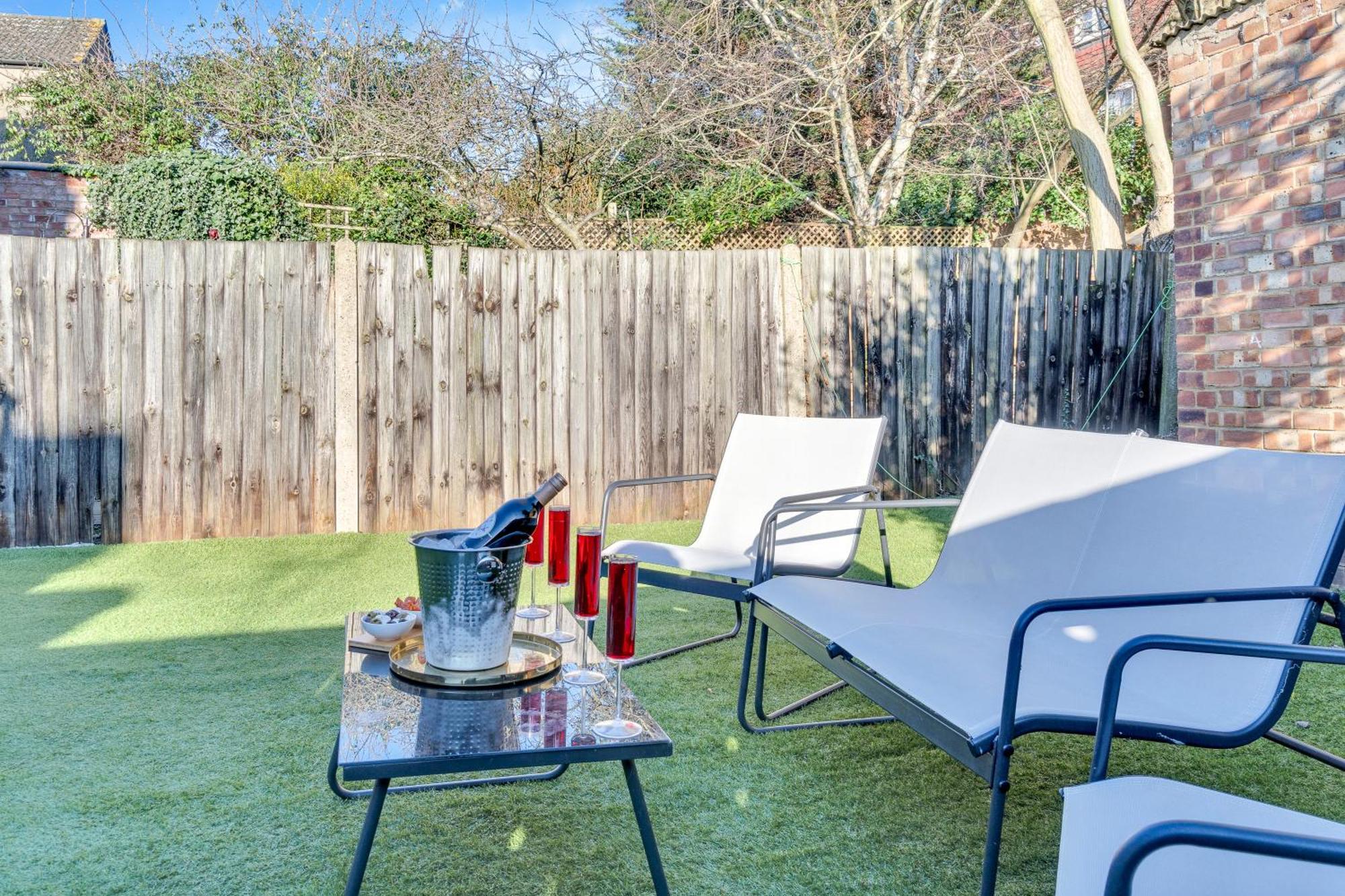 Homely North London Apartments Hendon The Hyde Екстериор снимка