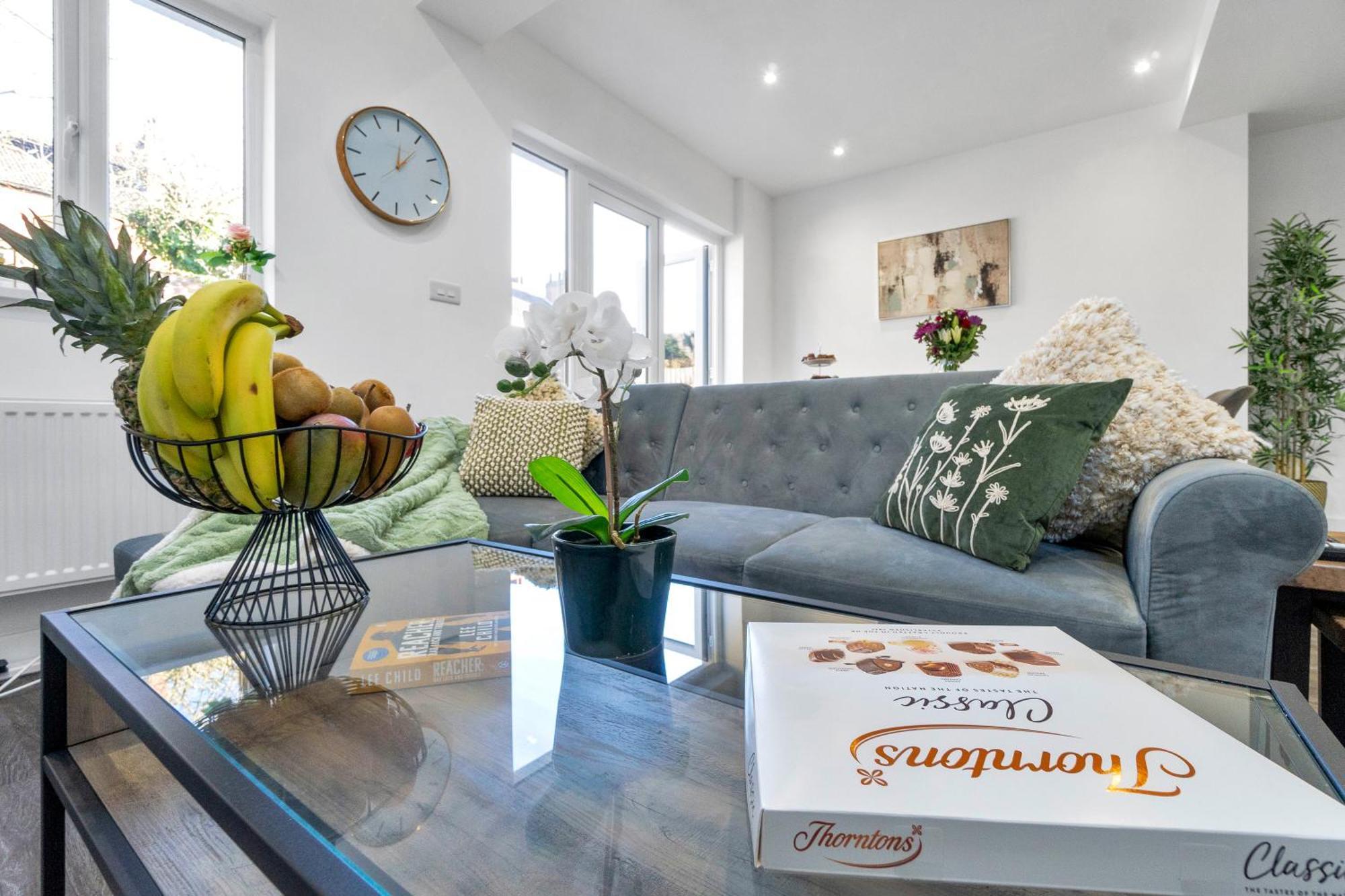 Homely North London Apartments Hendon The Hyde Екстериор снимка